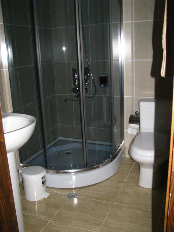 Guest House Shina Omalo Quarto foto